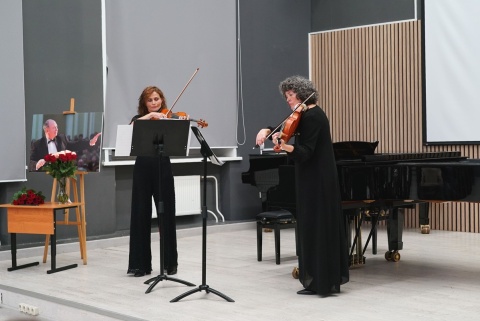 Екатерина Момджи (скрипка), Надежда Подгорная (альт)