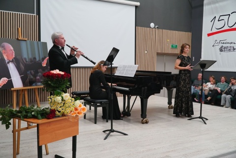 Виктория Шкицкая (сопрано), Виктор Носырев (гобой), Валерия Доброхотова (фортепиано)