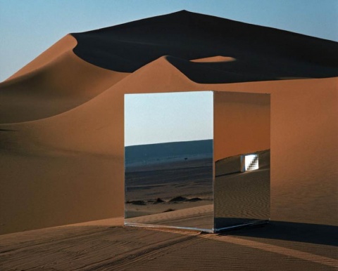 Heinz Mack, Grand Erg, Sahara, 1976, полированный алюминий, стекло, песок, ветер